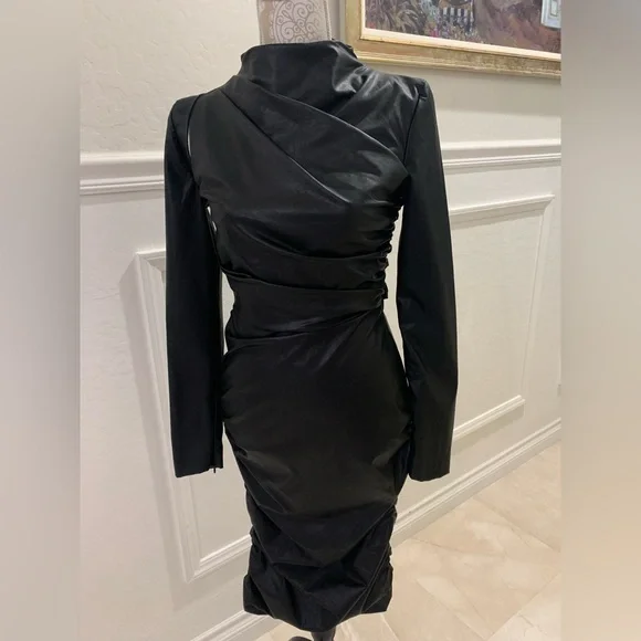 Elegant TOM FORD Ruched Long Sleeve Leather like Dress Size 38